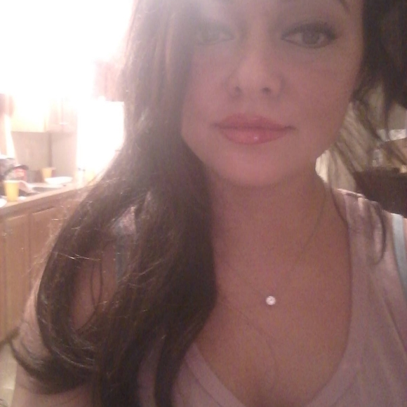 Meet your Posher, Laura - Picture 1 of 1